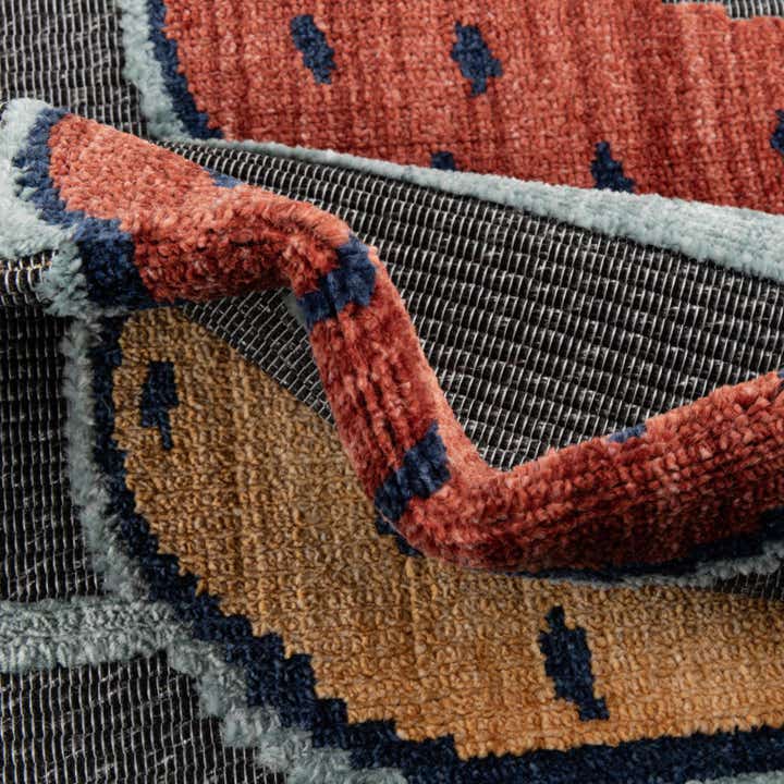 5' x 7' 7 Easy-Clean Indoor / Outdoor Rug