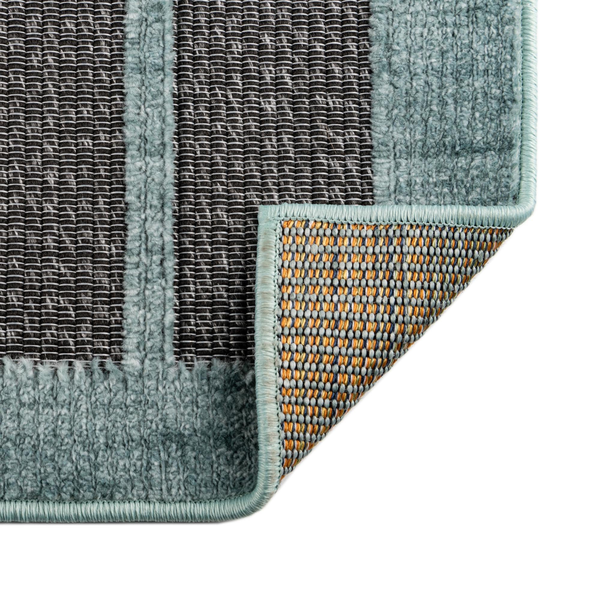5' x 7' 7 Easy-Clean Indoor / Outdoor Rug