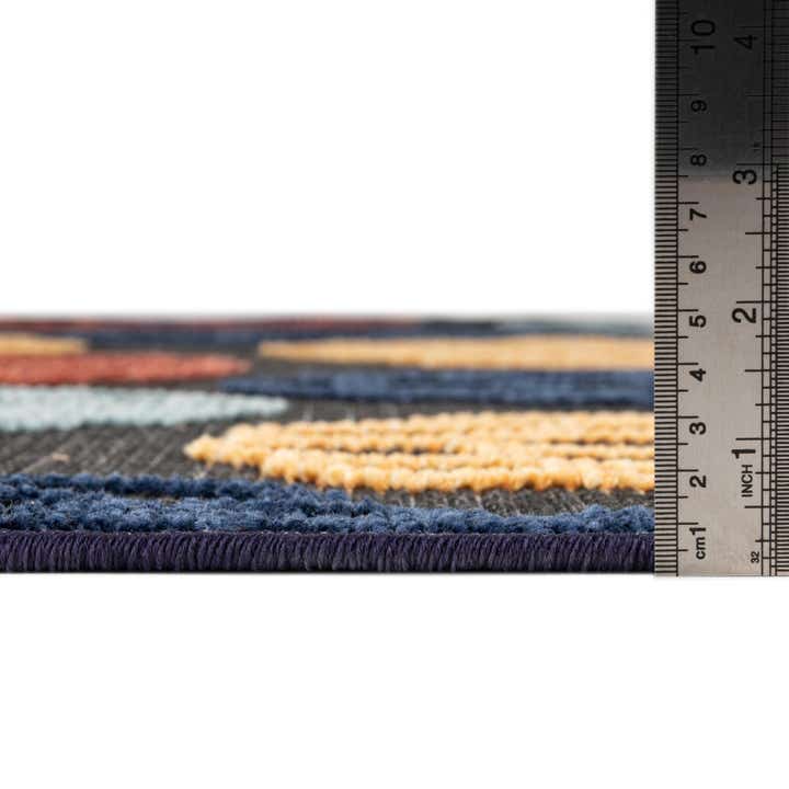 5' x 7' 7 Easy-Clean Indoor / Outdoor Rug