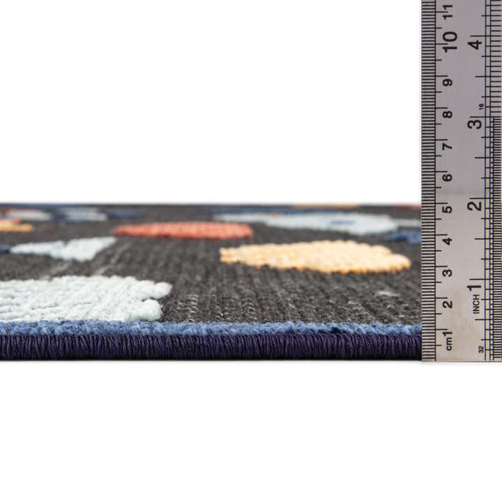 5' x 7' 7 Easy-Clean Indoor / Outdoor Rug