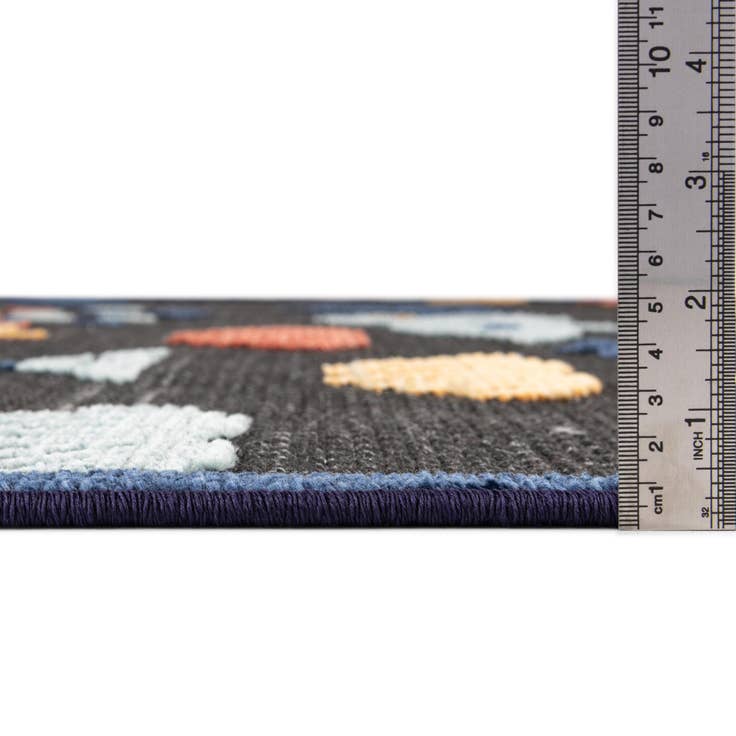 Detail image of 5' x 7' 7 Easy-Clean Indoor / Outdoor Rug