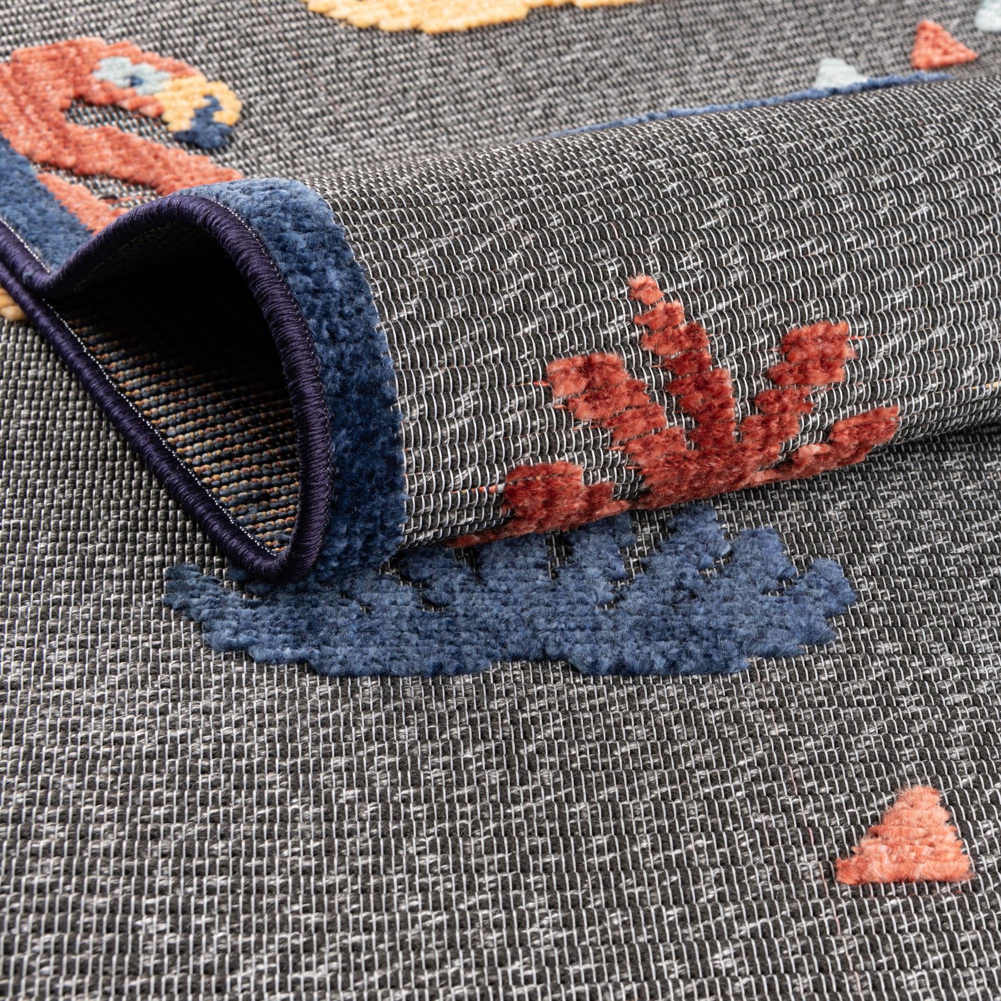 5' x 7' 7 Easy-Clean Indoor / Outdoor Rug