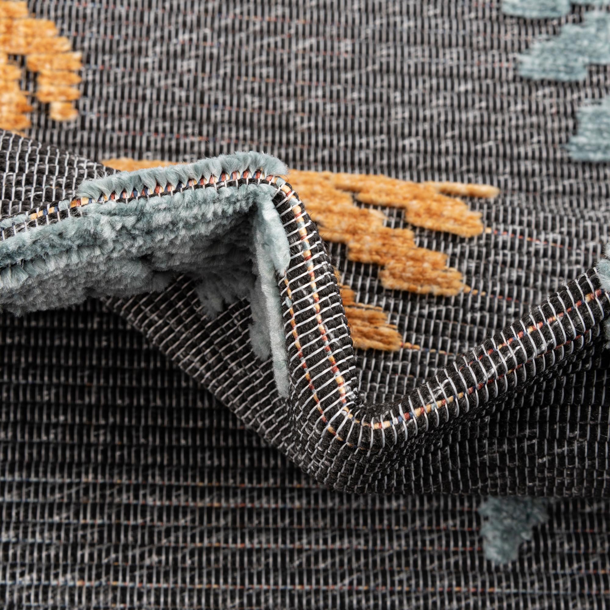5' x 7' 7 Easy-Clean Indoor / Outdoor Rug