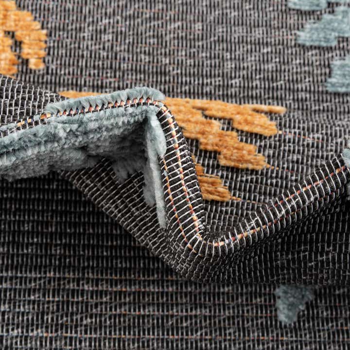 5' x 7' 7 Easy-Clean Indoor / Outdoor Rug