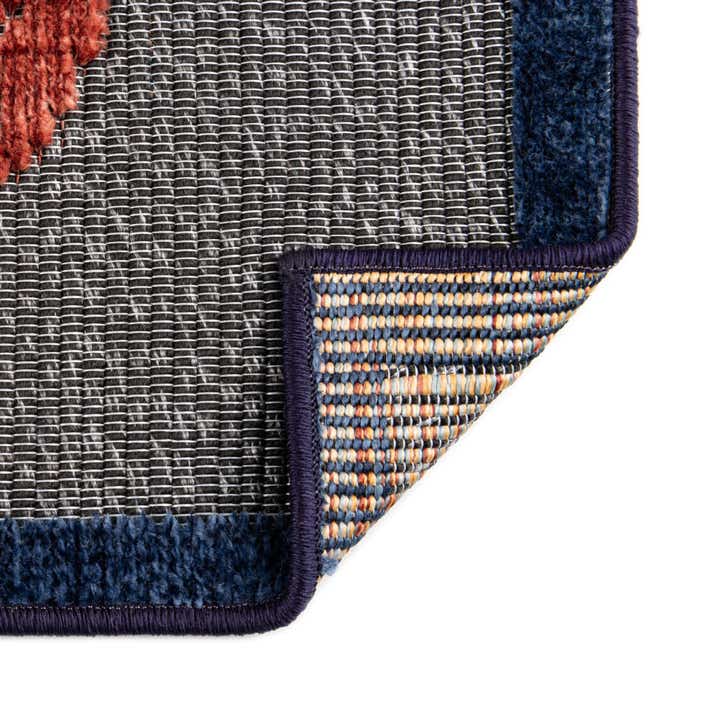 5' x 7' 7 Easy-Clean Indoor / Outdoor Rug