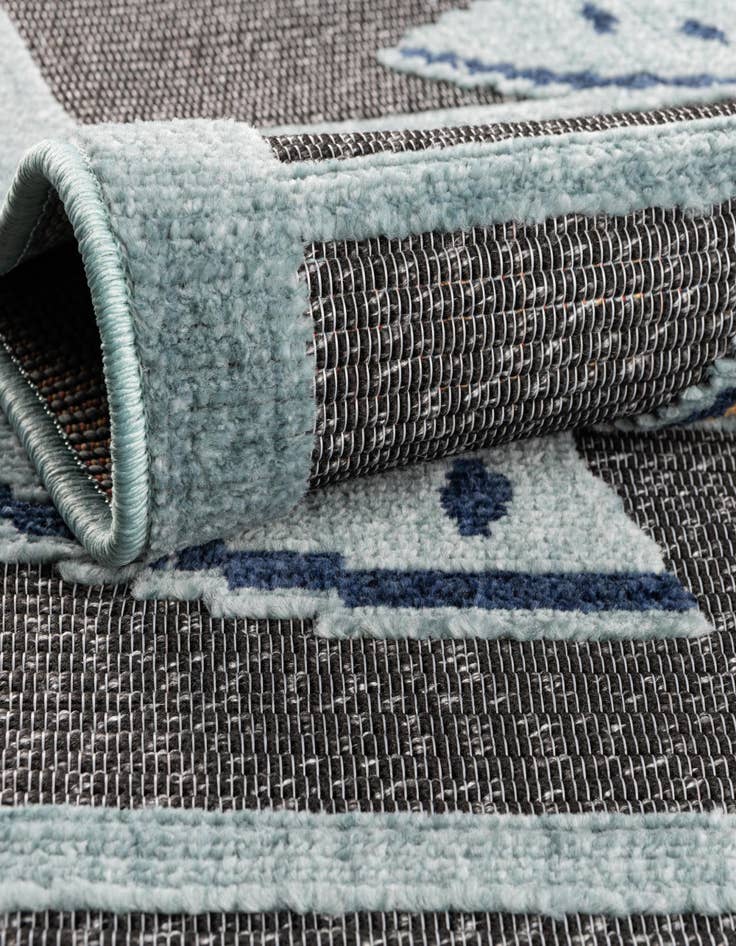 Detail image of 5' x 7' 7  Washable  Indoor / Outdoor Rug