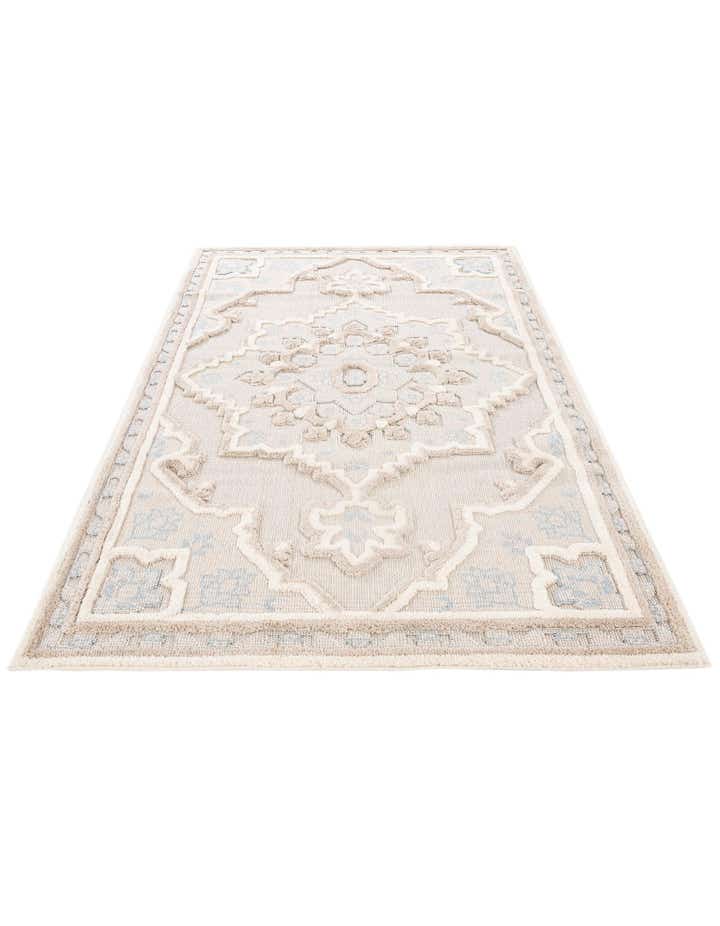 5' 2 x 7' 5 Easy-Clean Traditional Indoor / Outdoor Rug