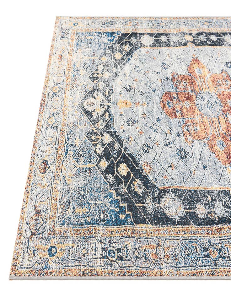 Detail image of 5' 2 x 7' 10  Washable Traditional Indoor / Outdoor Rug
