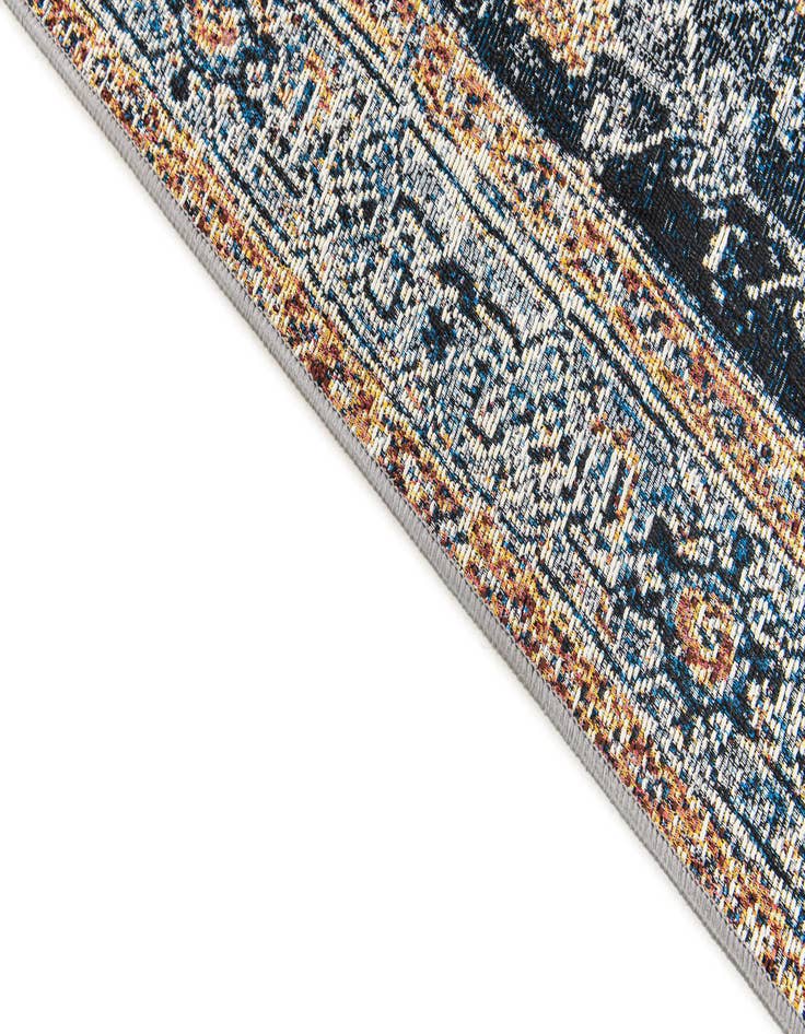 Detail image of 5' 2 x 7' 10  Washable Traditional Indoor / Outdoor Rug