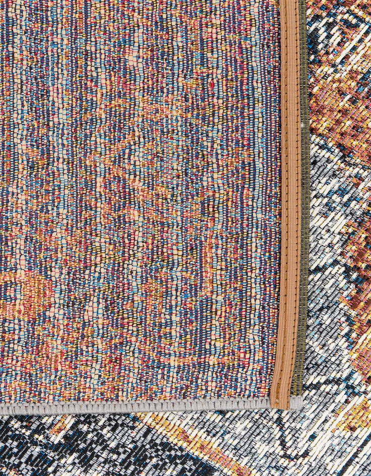 Detail image of 5' 2 x 7' 10  Washable Traditional Indoor / Outdoor Rug