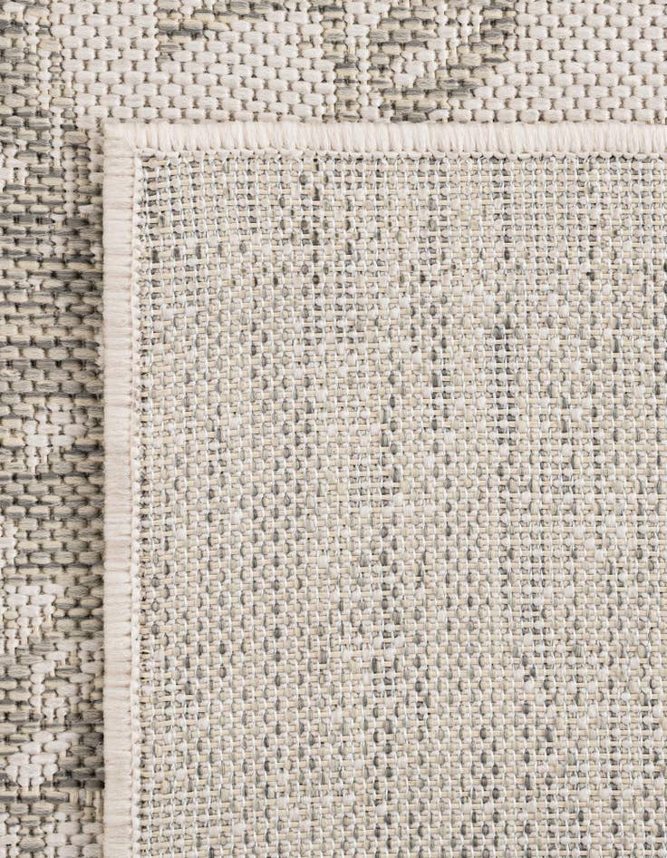 Detail image of 4' x 6' Easy-Clean Traditional Indoor / Outdoor Rug