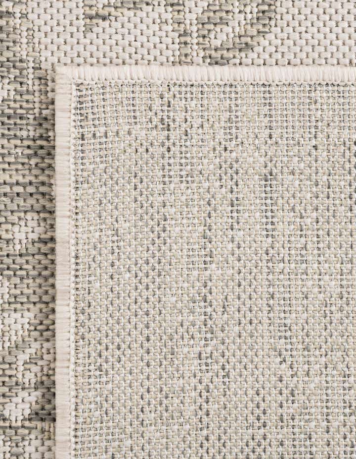 5' 3 x 8' Easy-Clean Traditional Indoor / Outdoor Rug
