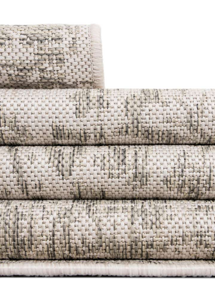 4' x 6' Easy-Clean Traditional Indoor / Outdoor Rug
