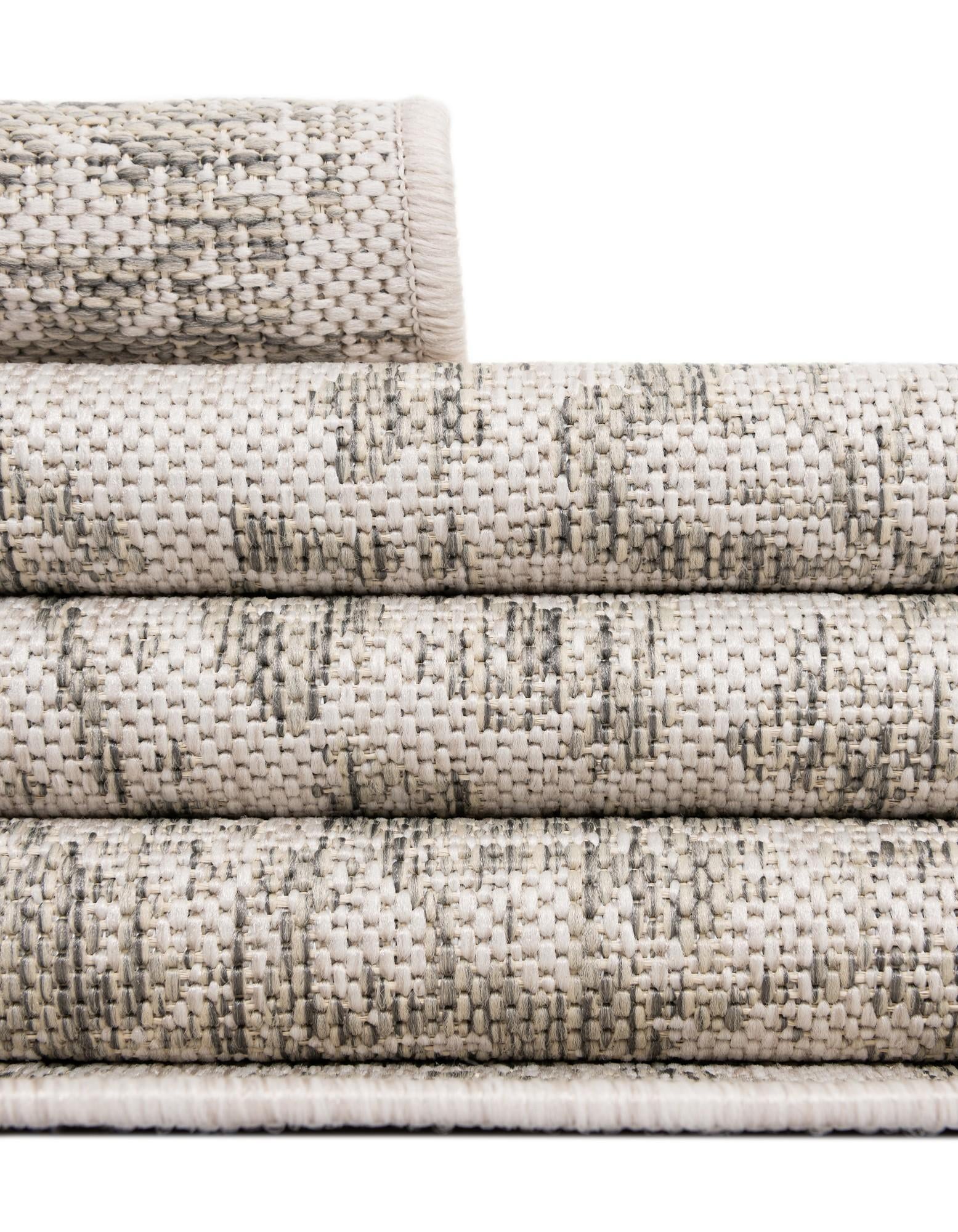 5' 3 x 7' Easy-Clean Traditional Indoor / Outdoor Rug