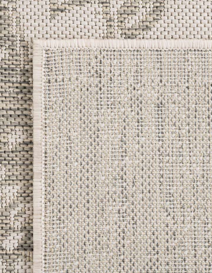 5' 3 x 7' Easy-Clean Traditional Indoor / Outdoor Rug