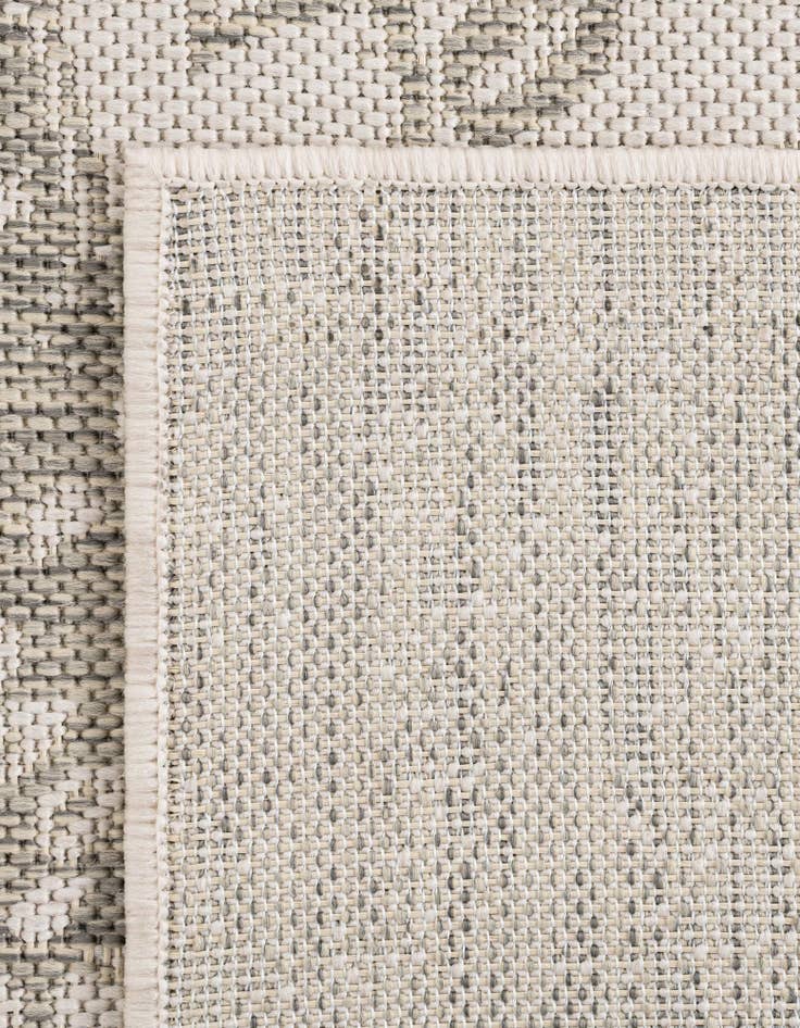 Detail image of 5' 3 x 8' Easy-Clean Traditional Indoor / Outdoor Rug