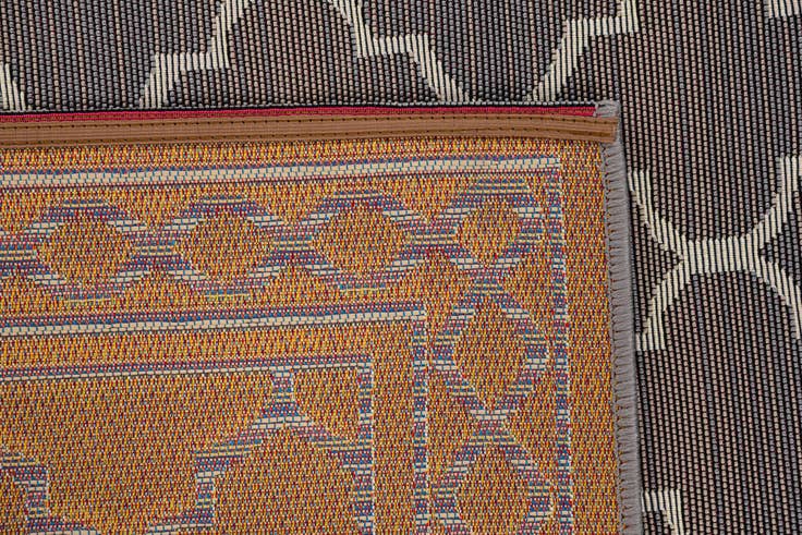 Detail image of 5' 3 x 7' 7 Easy-Clean Trellis Indoor / Outdoor Rug