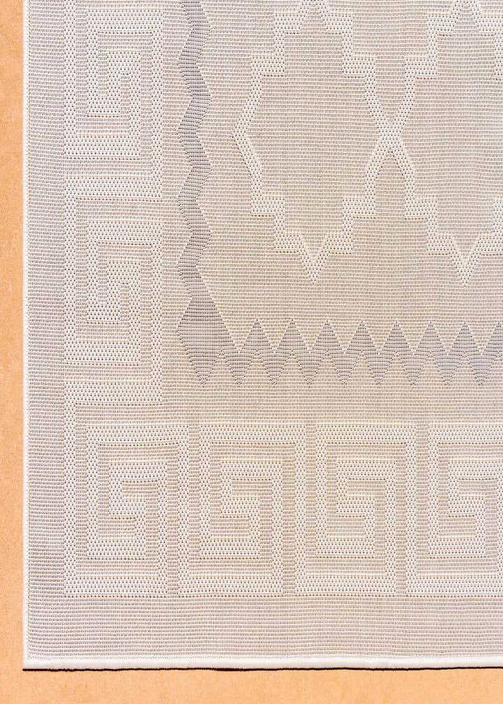 5' 3 x 8' Easy-Clean Trellis Indoor / Outdoor Rug