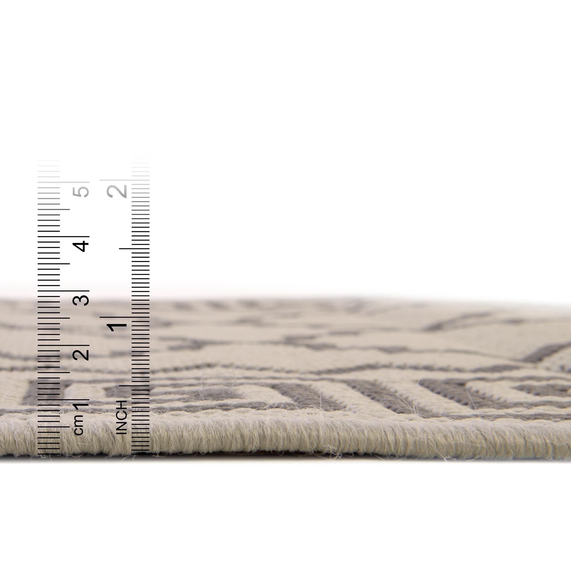 5' 3 x 8' Easy-Clean Trellis Indoor / Outdoor Rug