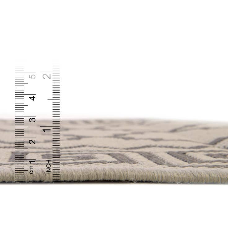 Detail image of 2' 2 x 3' Easy-Clean Trellis Indoor / Outdoor Rug