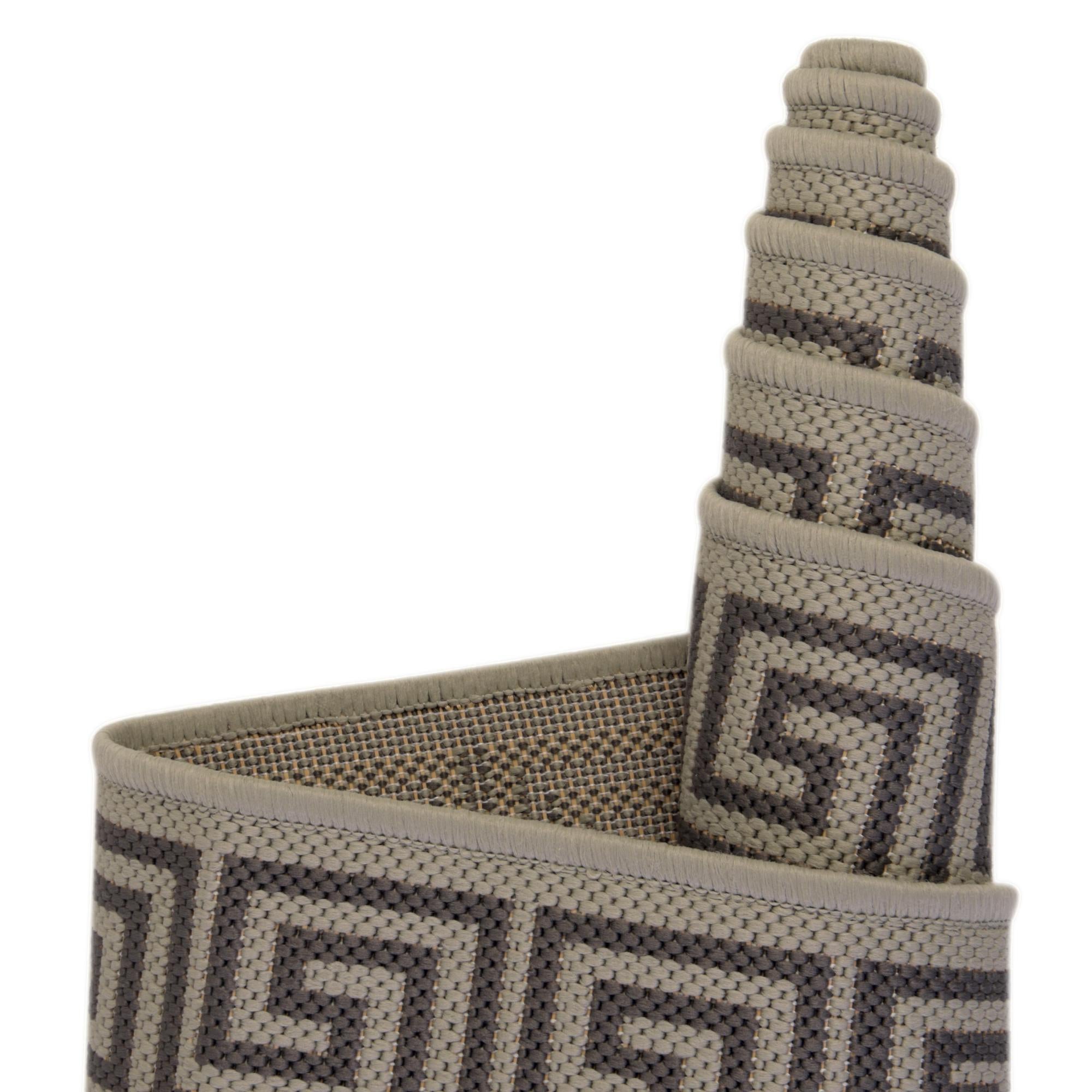 5' 3 x 8' Easy-Clean Trellis Indoor / Outdoor Rug