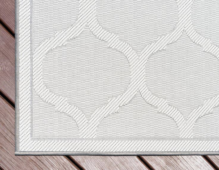 Detail image of 7' x 10' Easy-Clean Trellis Indoor / Outdoor Rug