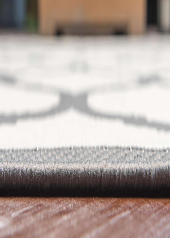 8' x 11' 4 Easy-Clean Trellis Indoor / Outdoor Rug