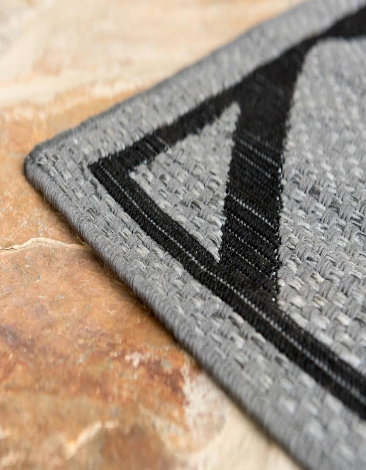 Detail image of 9' x 12'  Washable Trellis Indoor / Outdoor Rug