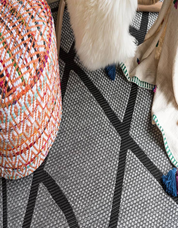 Detail image of 9' x 12'  Washable Trellis Indoor / Outdoor Rug