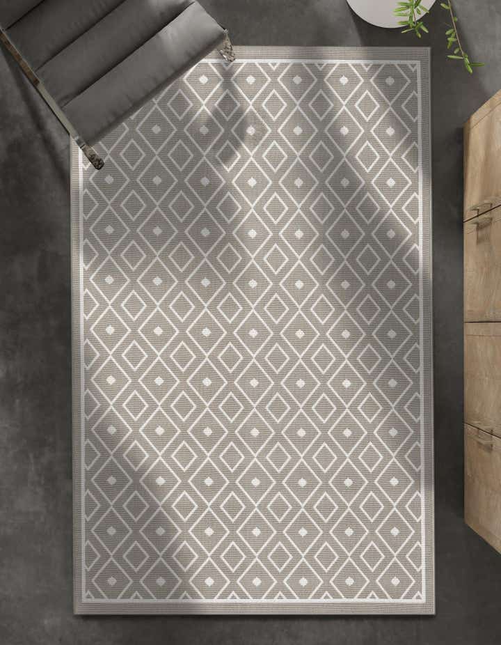6' x 9' Easy-Clean Trellis Indoor / Outdoor Rug