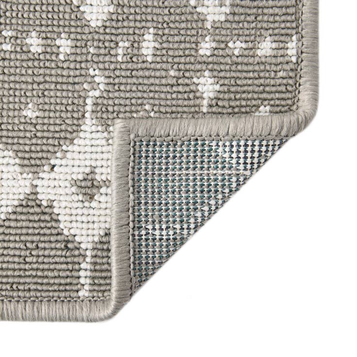 Detail image of 5' 3 x 8' Easy-Clean Trellis Indoor / Outdoor Rug