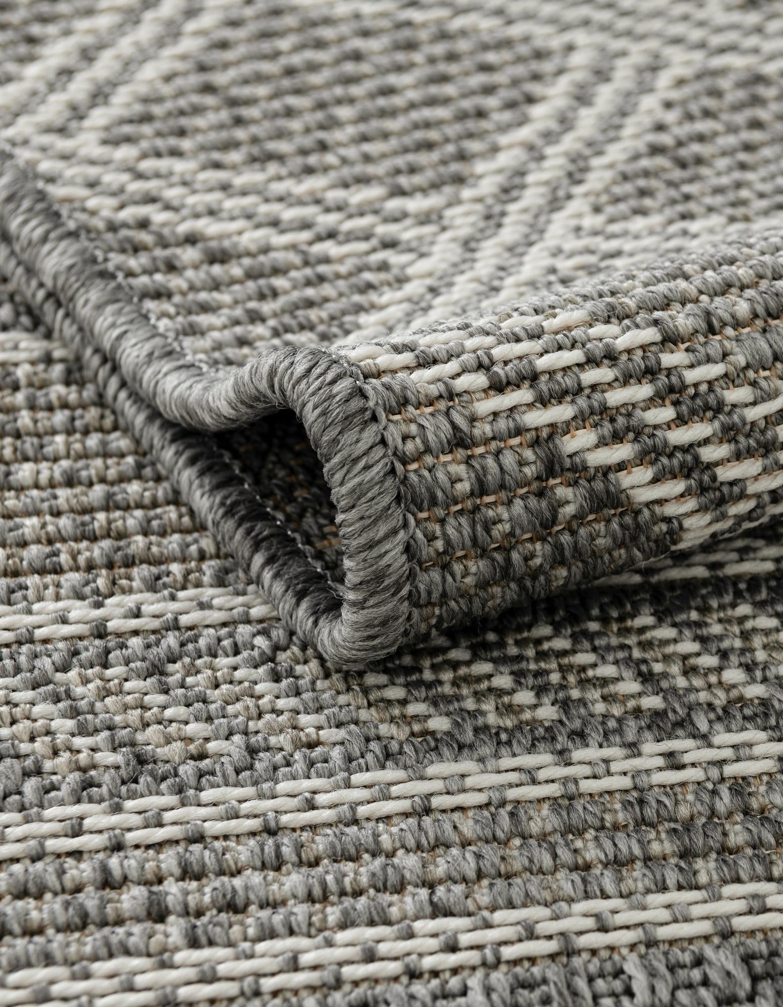 10' x 14' 1 Easy-Clean Trellis Indoor / Outdoor Rug