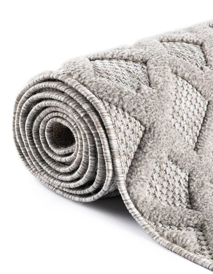 Detail image of 9' x 12' Easy-Clean Trellis Textured Indoor / Outdoor Rug