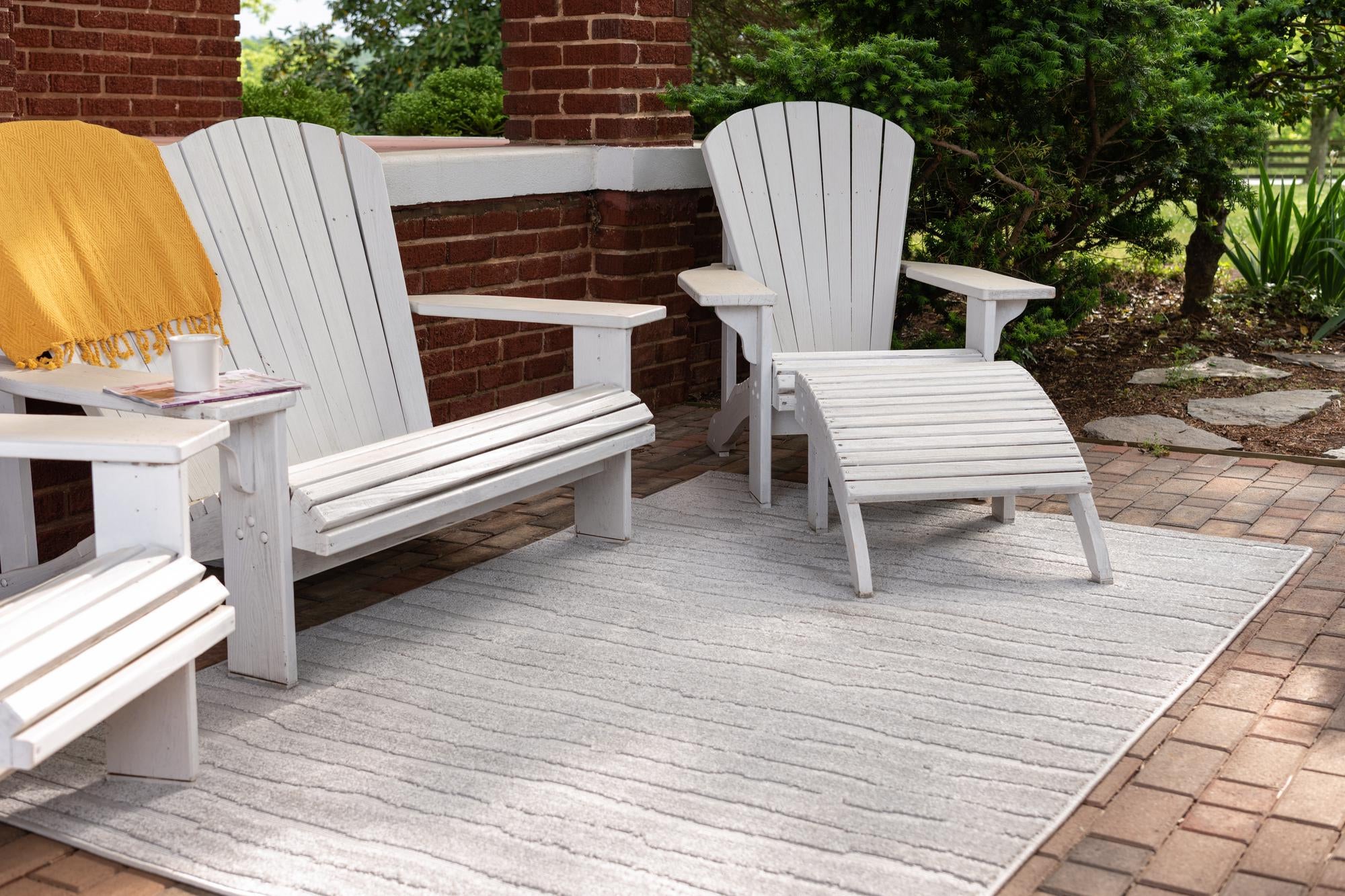 4' x 6' Easy-Clean Sabrina Soto Ola Indoor / Outdoor Rug