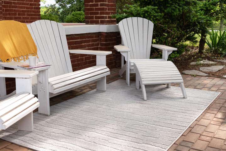 4' x 6' Easy-Clean Sabrina Soto Ola Indoor / Outdoor Rug