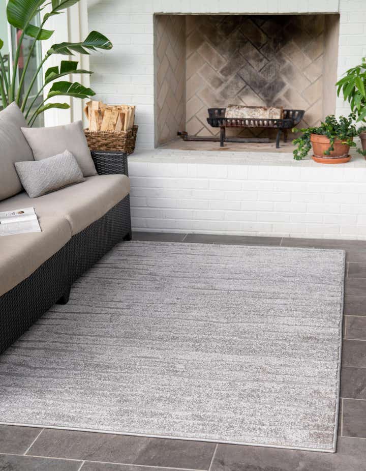 4' x 6' Easy-Clean Sabrina Soto Ola Indoor / Outdoor Rug