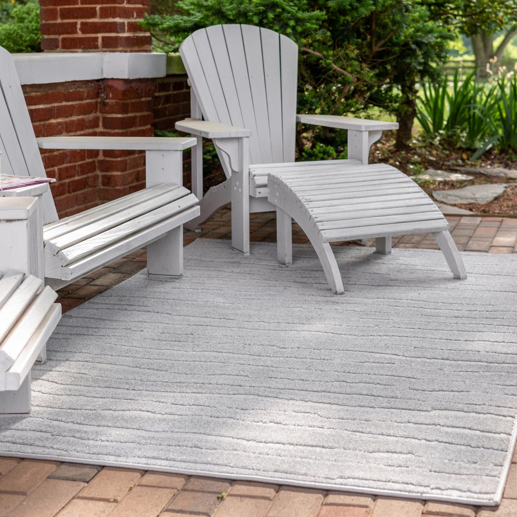 4' x 6' Easy-Clean Sabrina Soto Ola Indoor / Outdoor Rug