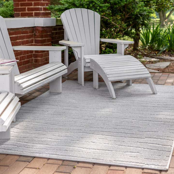 4' x 6' Easy-Clean Sabrina Soto Ola Indoor / Outdoor Rug