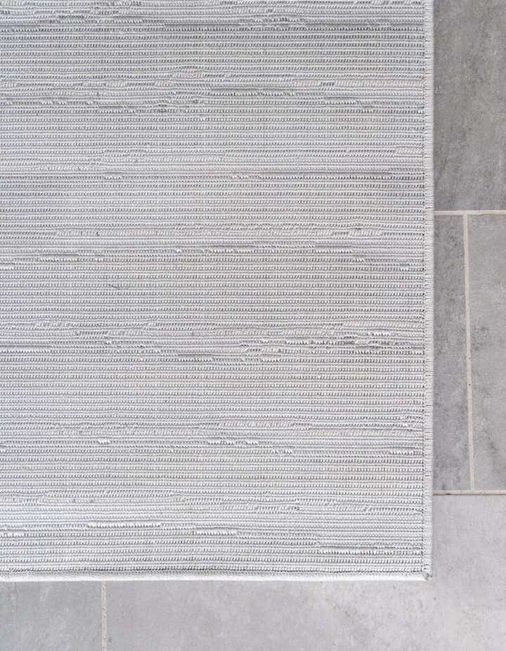 4' x 6' Easy-Clean Sabrina Soto Ola Indoor / Outdoor Rug