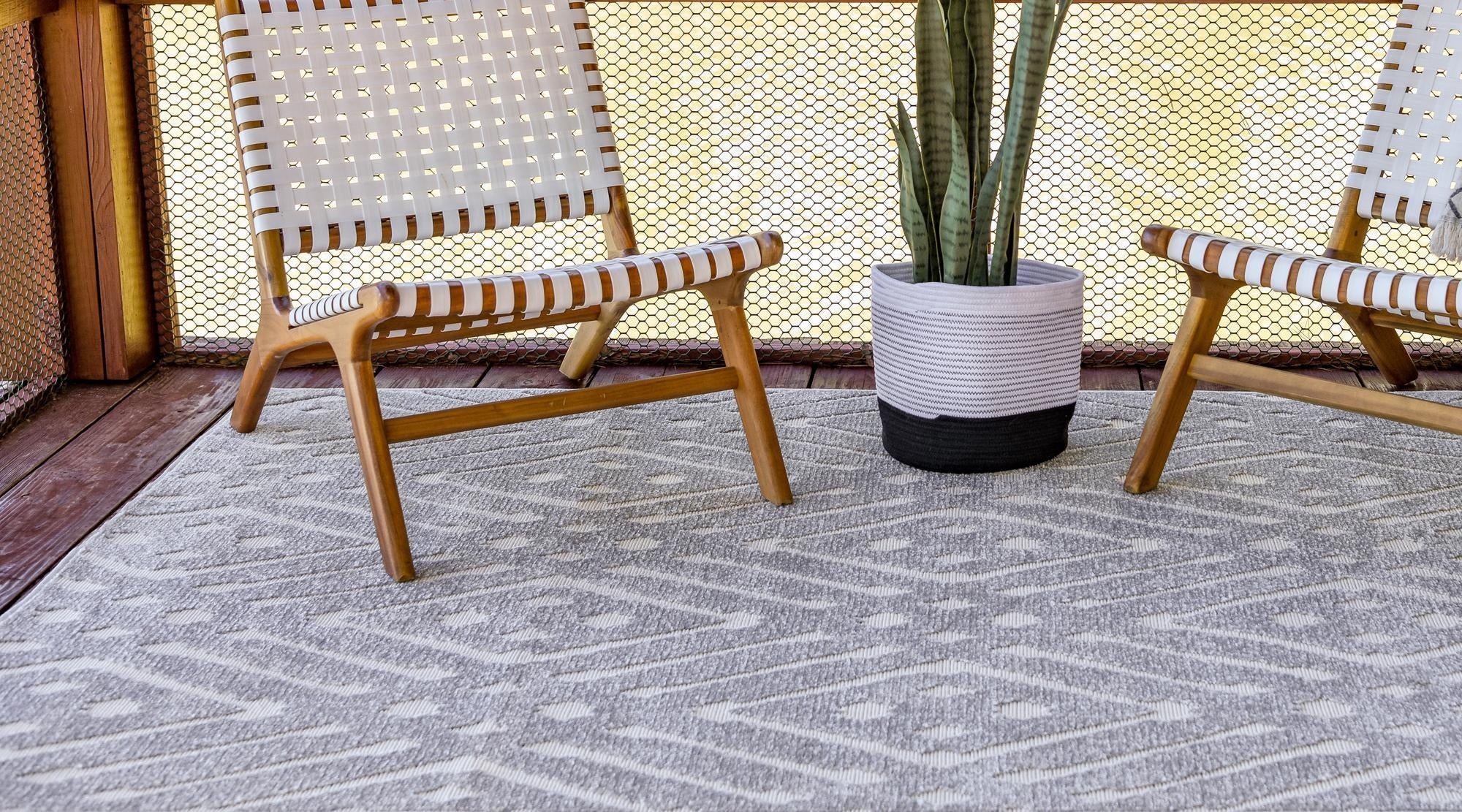 9' x 12' 2 Easy-Clean Sabrina Soto Ella Indoor / Outdoor Rug