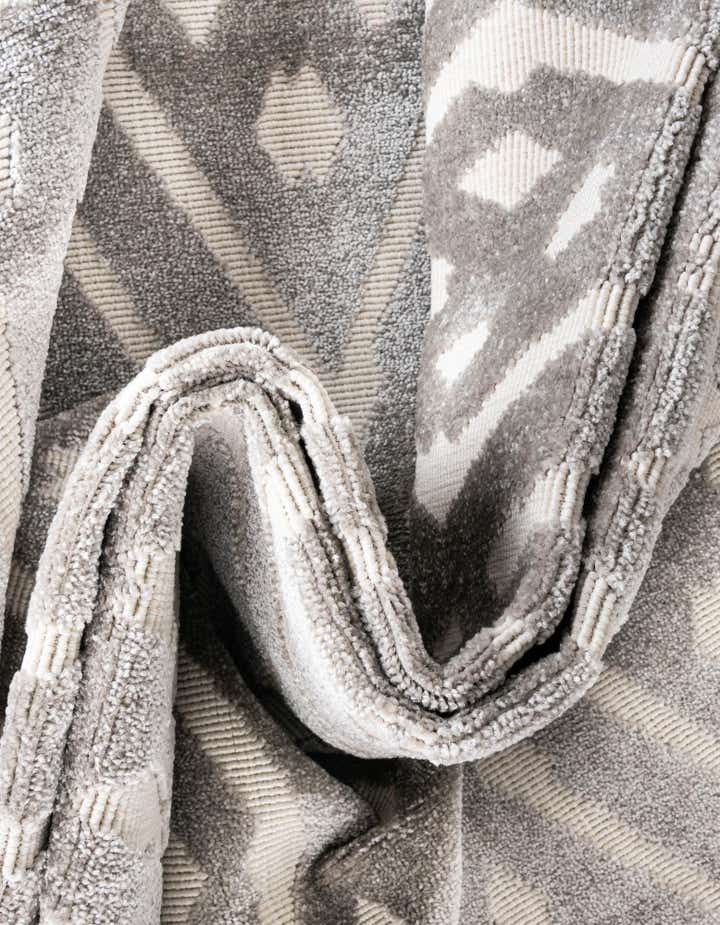 8' x 10' Easy-Clean Sabrina Soto Ella Indoor / Outdoor Rug