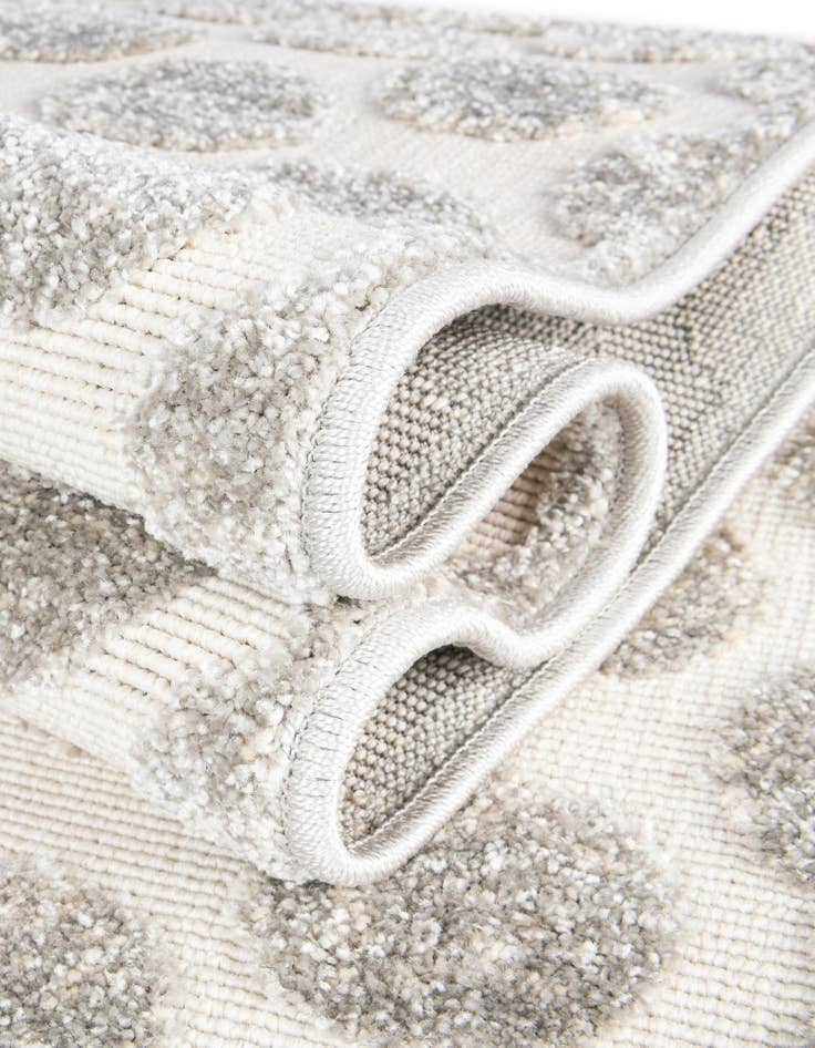 Detail image of 6' x 9' Easy-Clean Sabrina Soto Indoor / Outdoor Rug