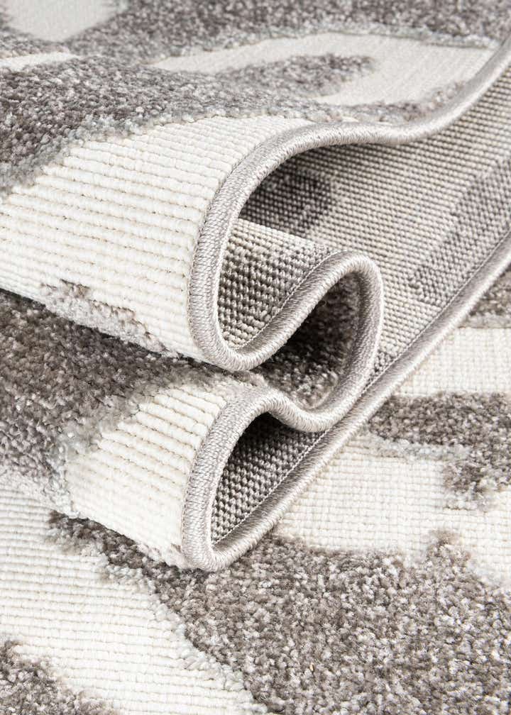 7' 10 x 10' Easy-Clean Sabrina Soto Indoor / Outdoor Rug