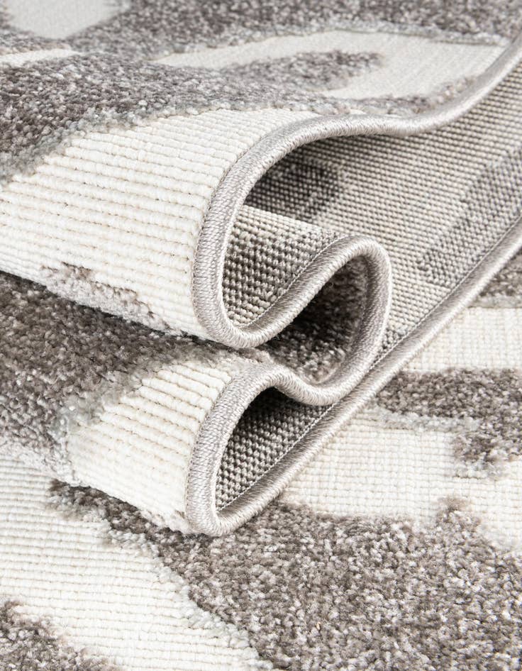 Detail image of 7' 10 x 10' Easy-Clean Sabrina Soto Indoor / Outdoor Rug