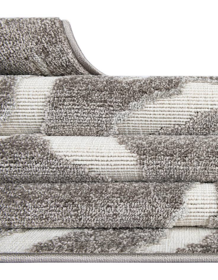 Detail image of 7' 10 x 10' Easy-Clean Sabrina Soto Indoor / Outdoor Rug
