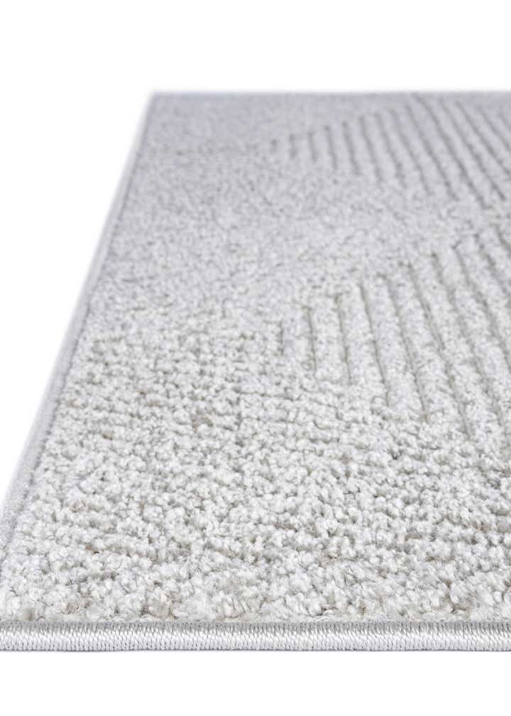 6' x 9' Easy-Clean Sabrina Soto Indoor / Outdoor Rug
