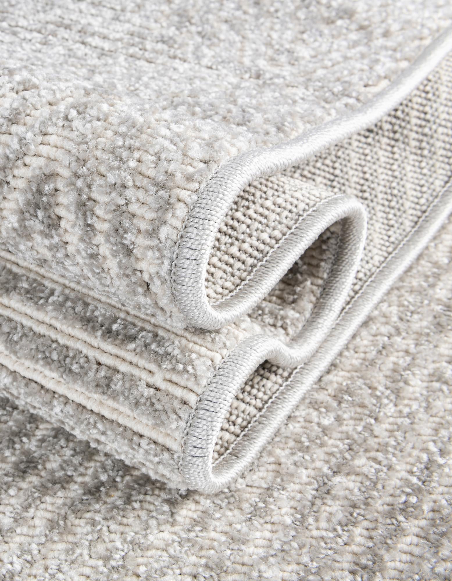 4' x 6' Easy-Clean Sabrina Soto Indoor / Outdoor Rug
