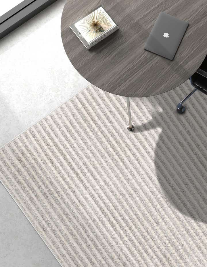 6' x 9' Easy-Clean Sabrina Soto Indoor / Outdoor Rug