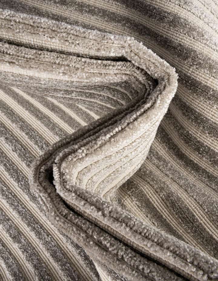 6' x 9' Easy-Clean Sabrina Soto Indoor / Outdoor Rug