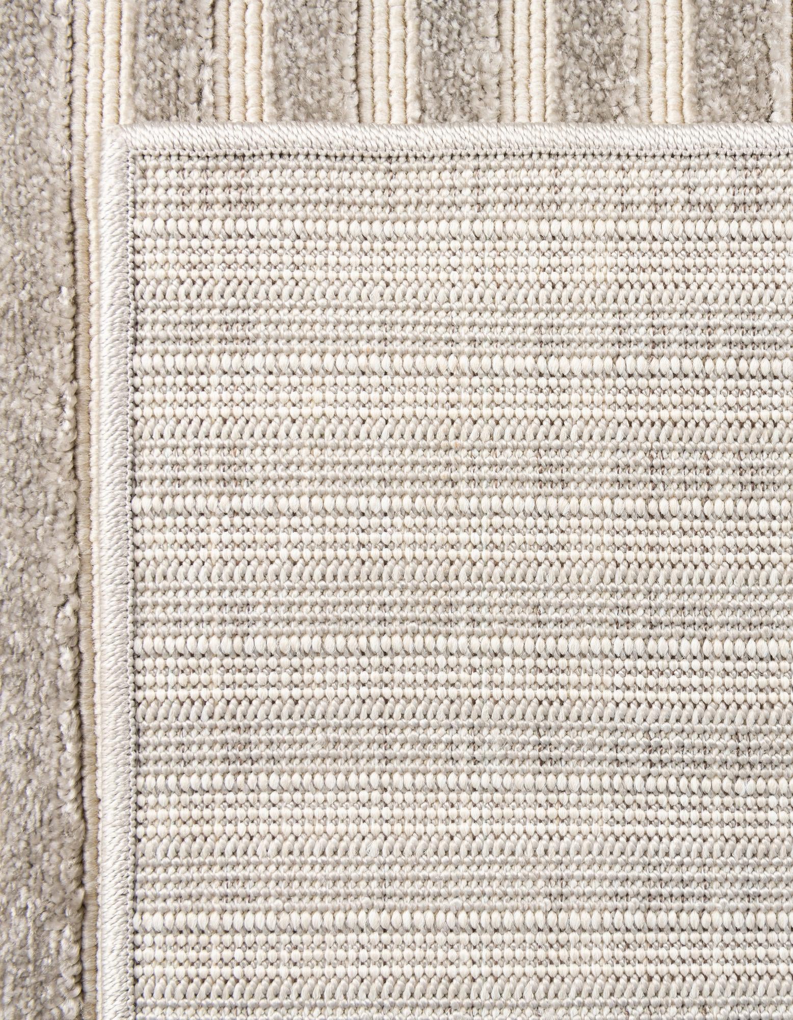 4' x 6' Easy-Clean Sabrina Soto Indoor / Outdoor Rug